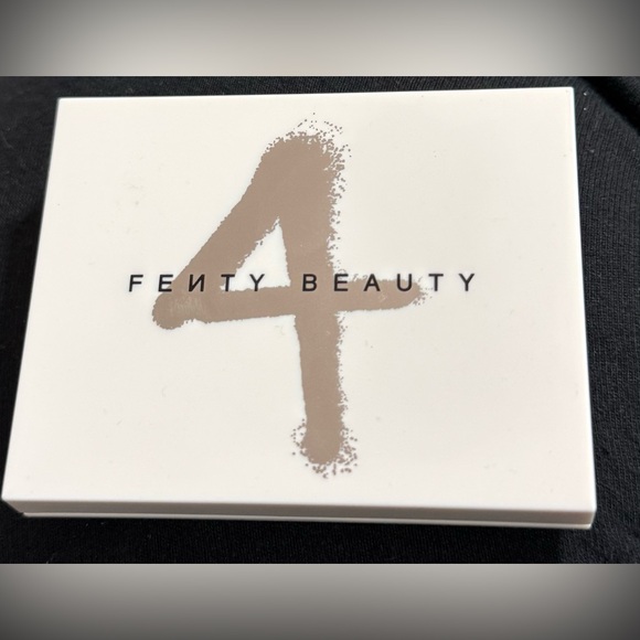 Fenty Beauty Rosy Hues Eyeshadow Palette - Picture 4 of 4